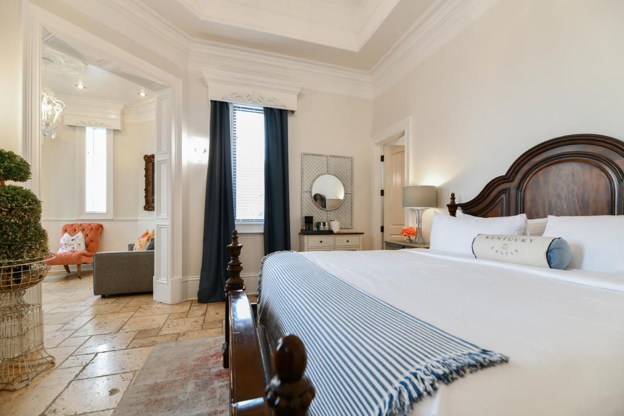 Kentucky Castle Hotel Versailles ภายนอก รูปภาพ