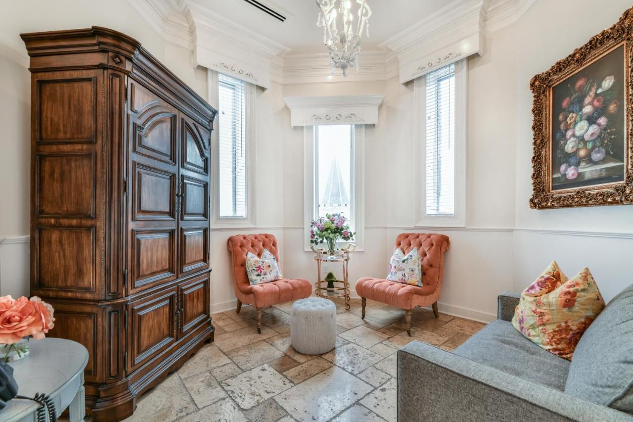 Kentucky Castle Hotel Versailles ภายนอก รูปภาพ
