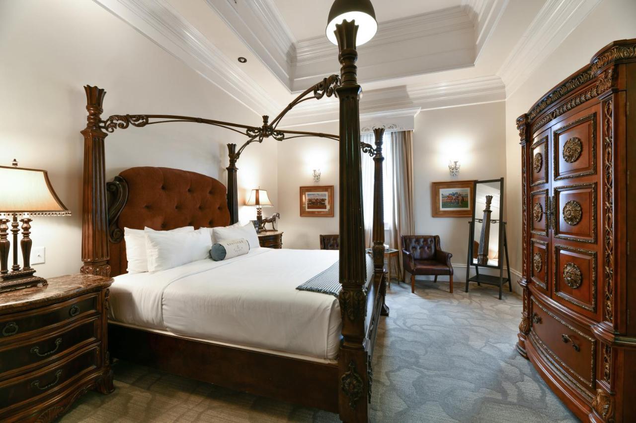 Kentucky Castle Hotel Versailles ภายนอก รูปภาพ