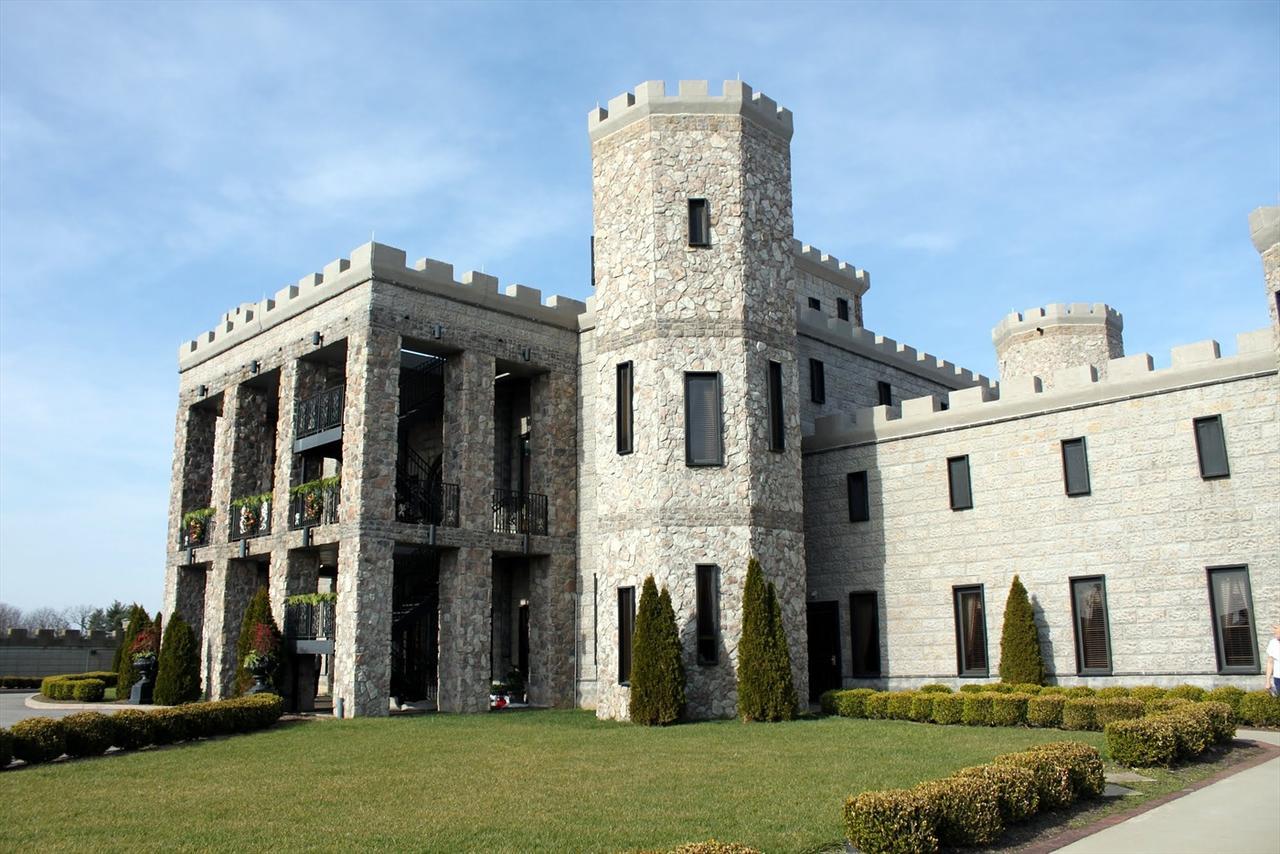 Kentucky Castle Hotel Versailles ภายนอก รูปภาพ