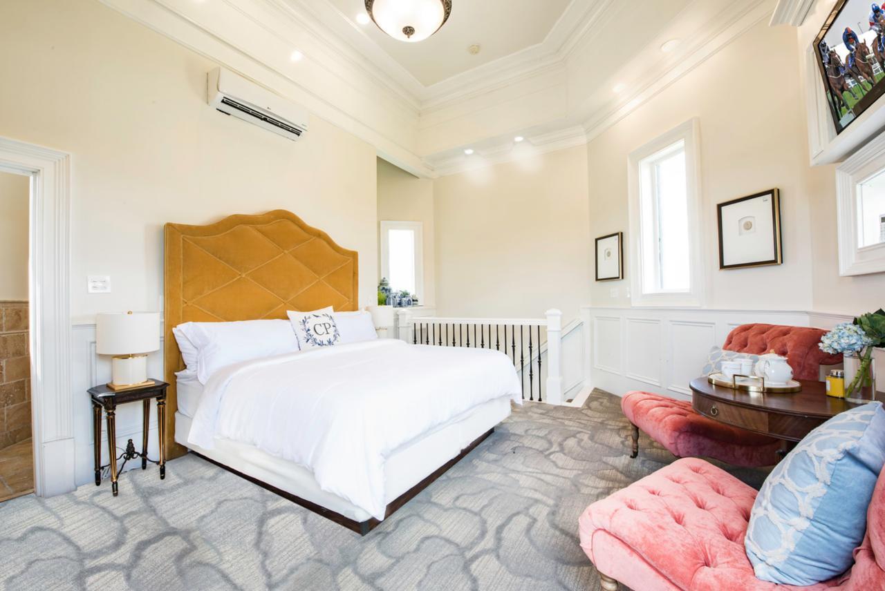 Kentucky Castle Hotel Versailles ภายนอก รูปภาพ