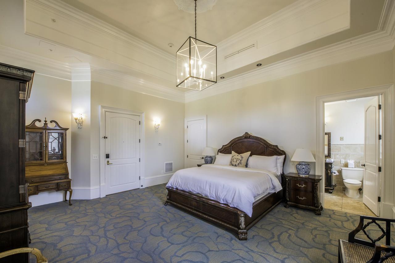 Kentucky Castle Hotel Versailles ภายนอก รูปภาพ