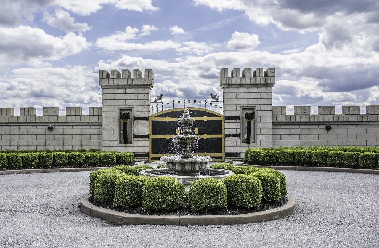 Kentucky Castle Hotel Versailles ภายนอก รูปภาพ