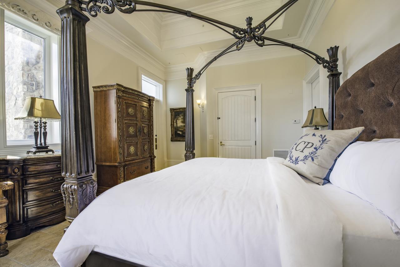 Kentucky Castle Hotel Versailles ภายนอก รูปภาพ