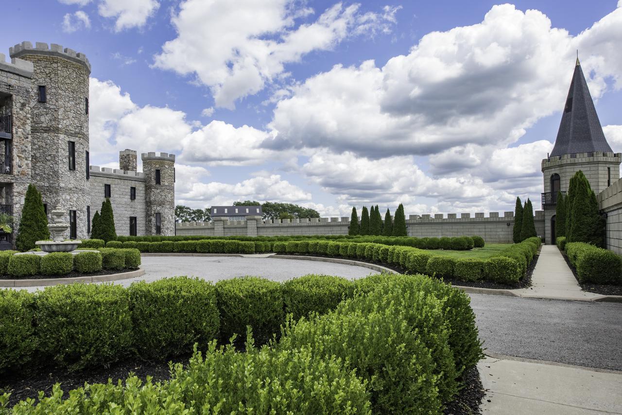 Kentucky Castle Hotel Versailles ภายนอก รูปภาพ
