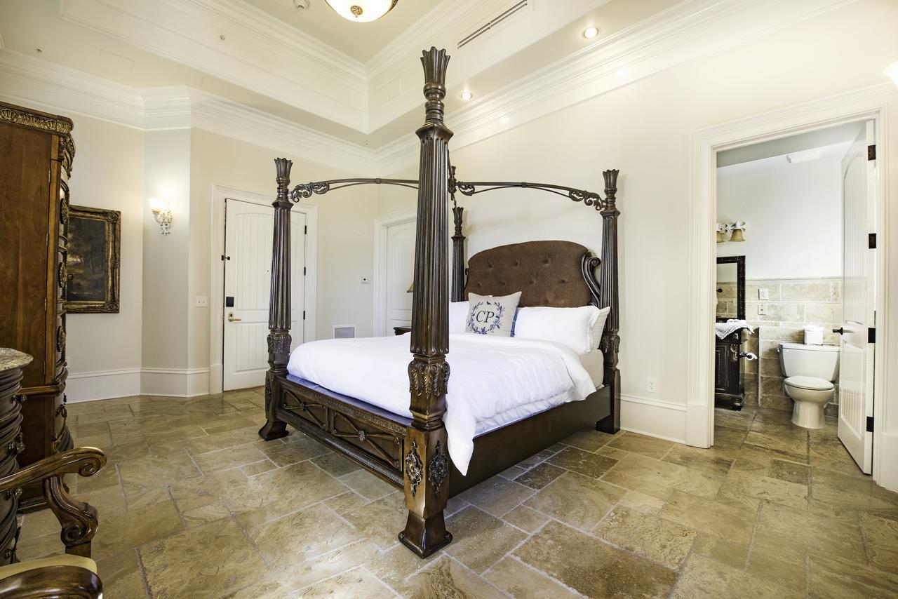 Kentucky Castle Hotel Versailles ภายนอก รูปภาพ