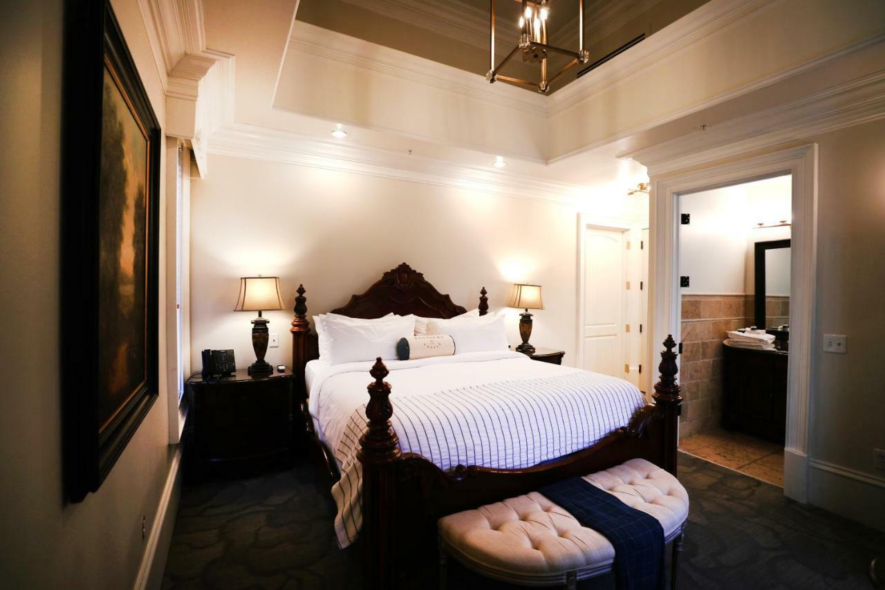Kentucky Castle Hotel Versailles ภายนอก รูปภาพ