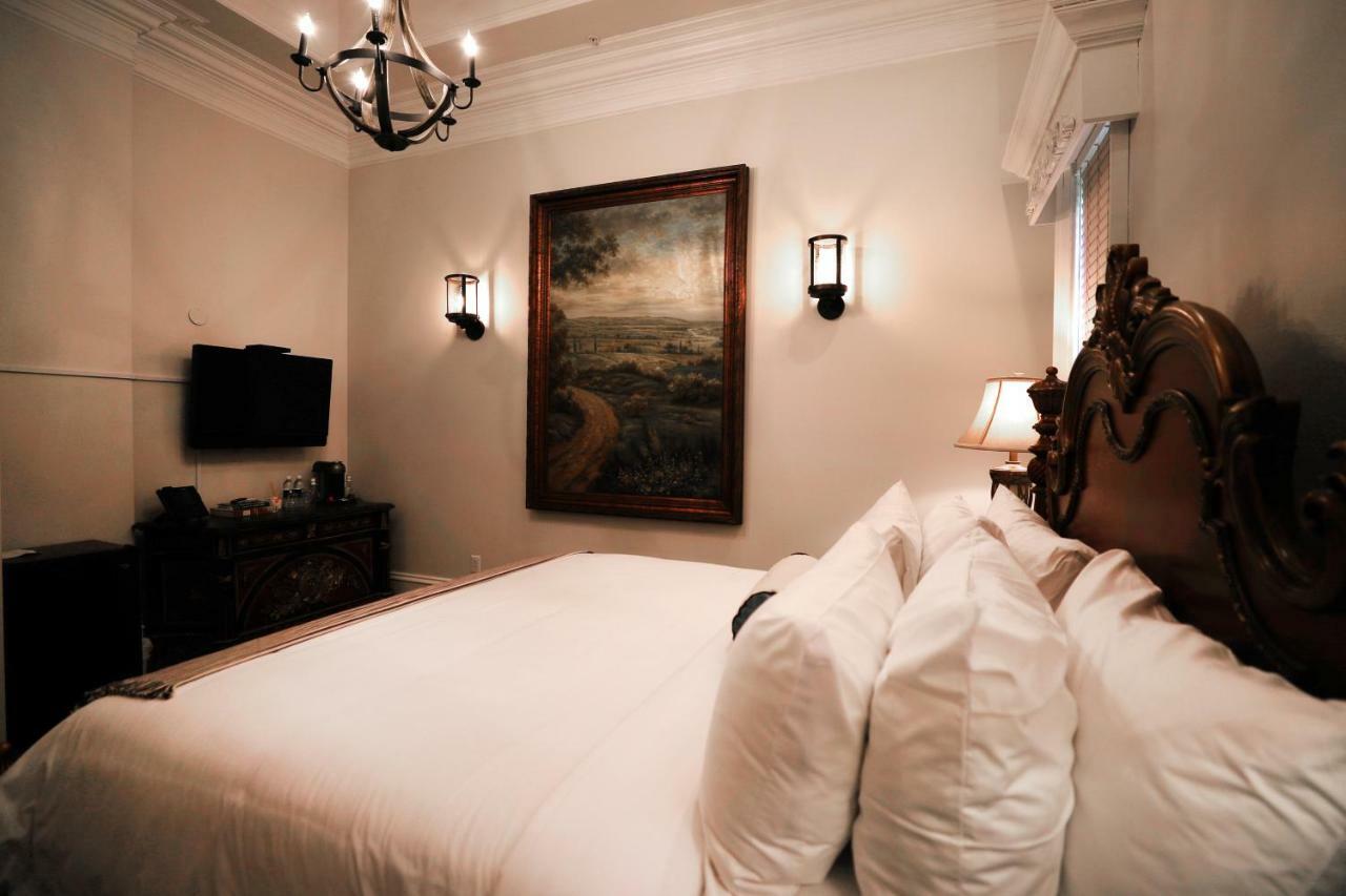 Kentucky Castle Hotel Versailles ภายนอก รูปภาพ