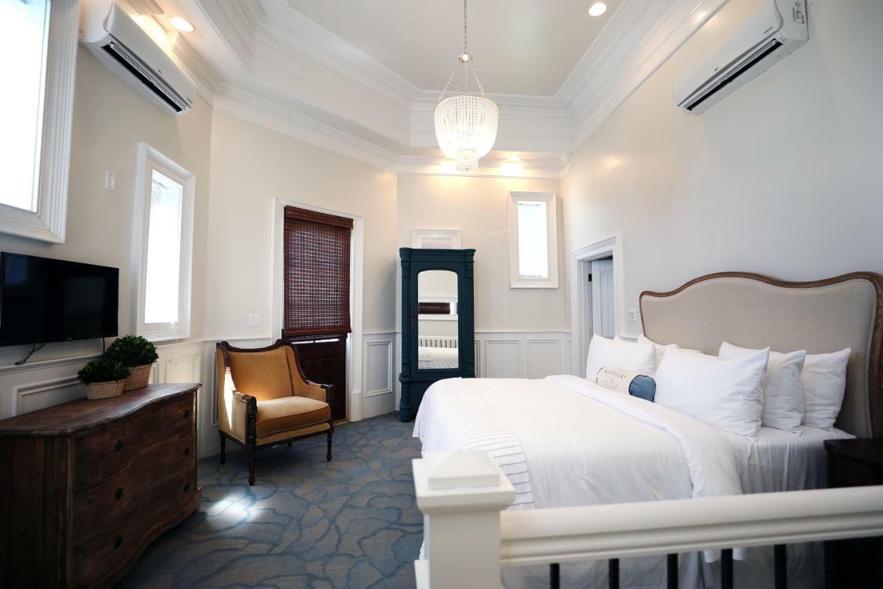 Kentucky Castle Hotel Versailles ภายนอก รูปภาพ