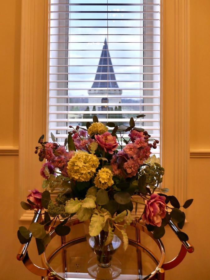 Kentucky Castle Hotel Versailles ภายนอก รูปภาพ