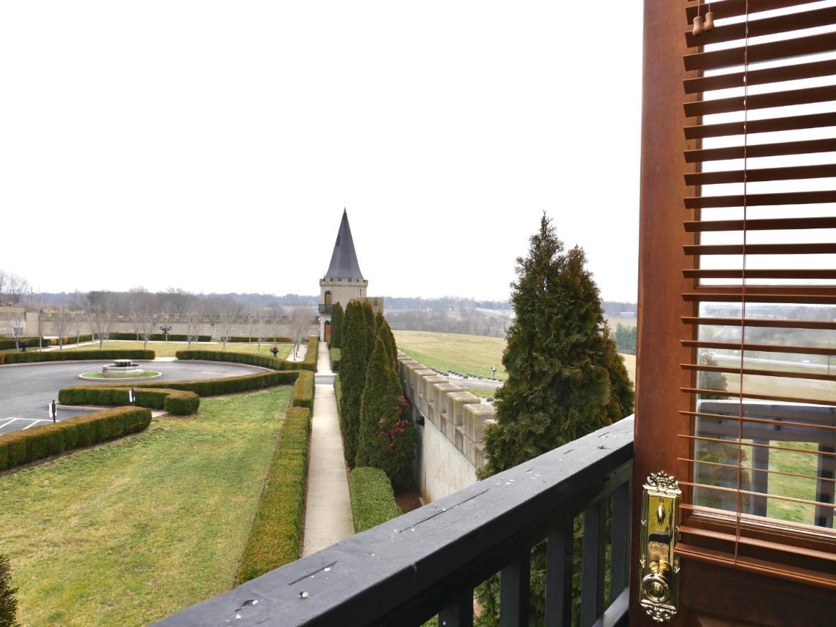 Kentucky Castle Hotel Versailles ภายนอก รูปภาพ